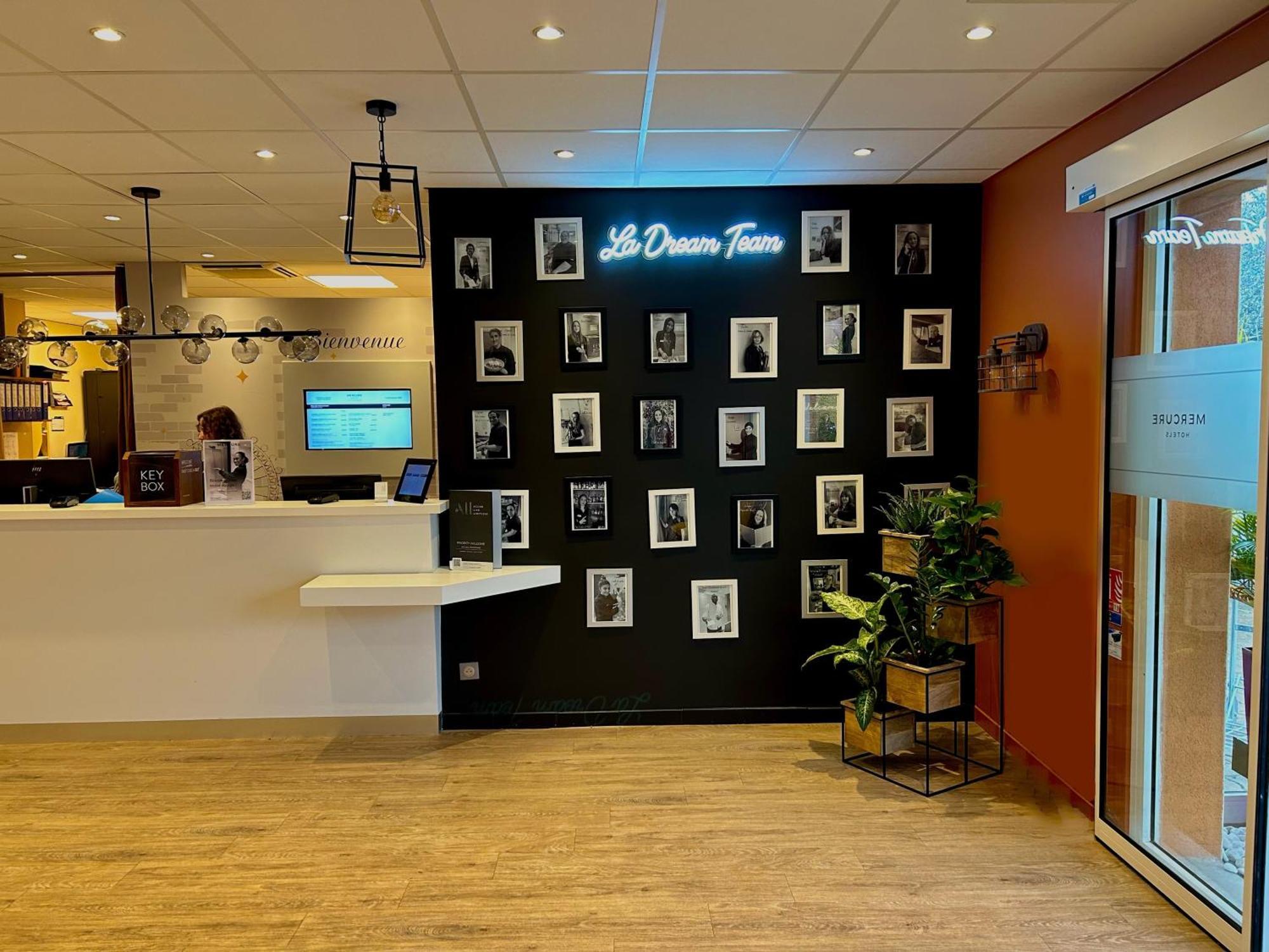Mercure Lyon Est Chaponnay Exterior photo